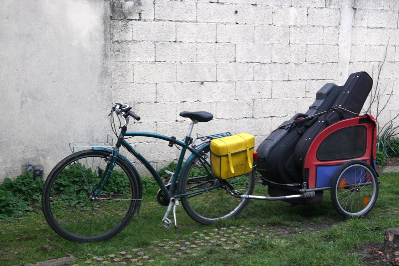 vélo + remorque + guiatres G.JPG