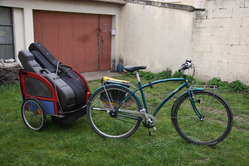 vélo + remorque instruments D.JPG