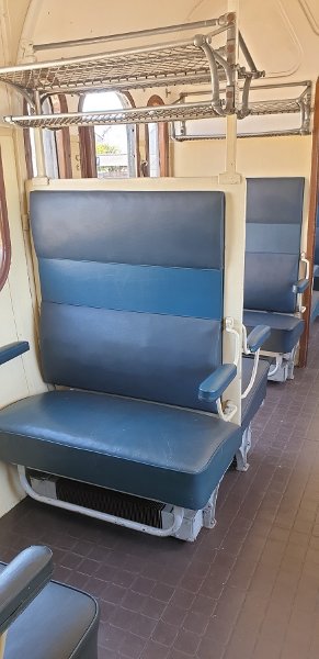 Photo 14 - Banquette 3ième classe.jpg