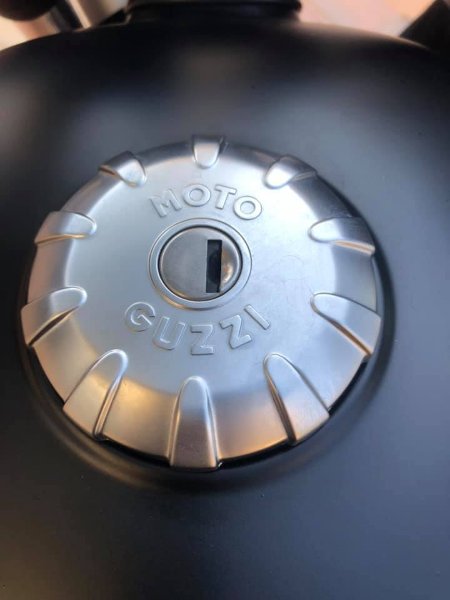 bouchon moto guzzi.jpg