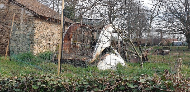Y'a un peu de travail, mais un bon carrossier doit pouvoir en faire quelque chose....jpg