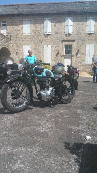 Motobecane 500 Suoerculasse 1938.jpg