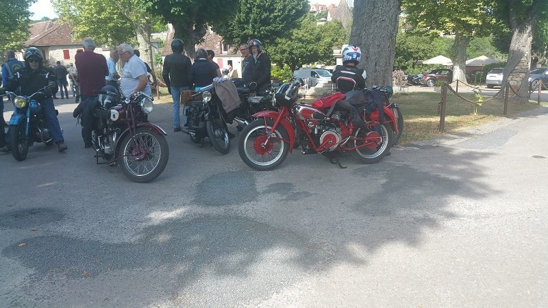 Peugeot 500 P515 et Guzzy Falcone.jpg