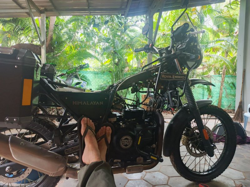 la moto décapitée de sa culasse.jpg