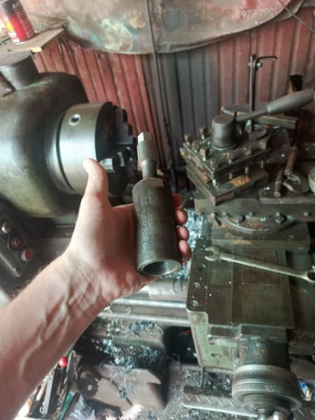 chez le réparateur-tourneur.jpg