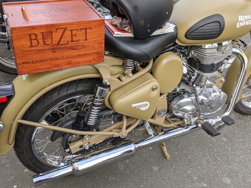 Taupe case oenophile.jpg