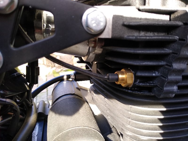 engine right hand side gold captor.jpg