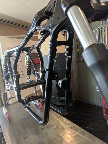 Cadre bicylindre 650 RE_3.jpg