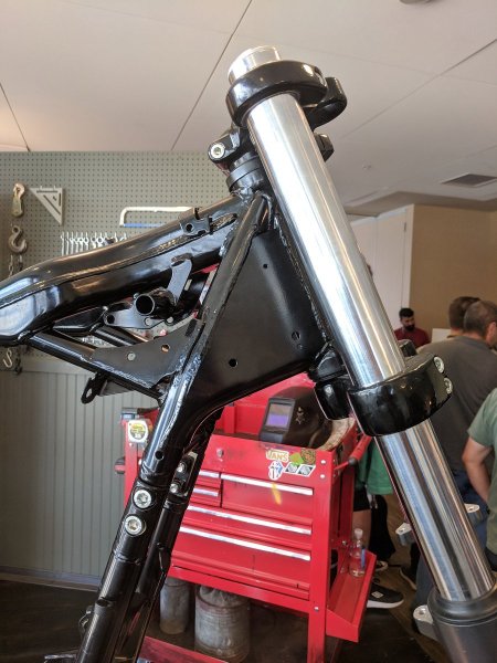 Cadre bicylindre 650 RE_4.jpg