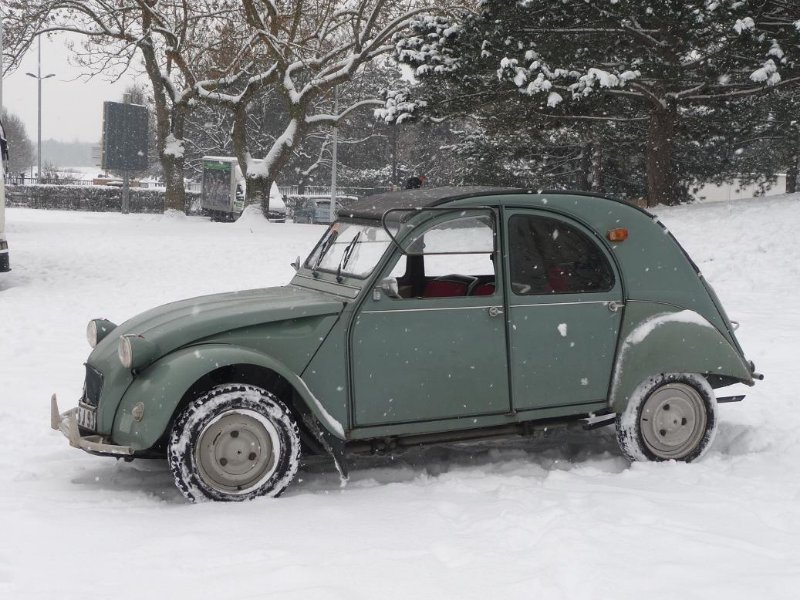 2CV6 neige.JPG