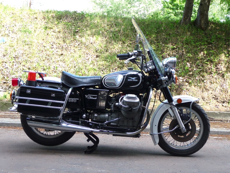 Guzzi police Dr.JPG