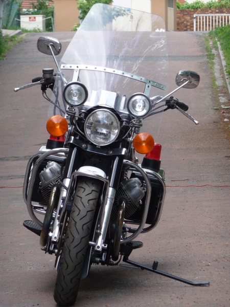 Guzzi polioce UDA vue de face.JPG