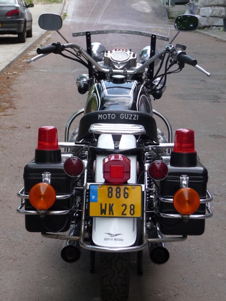 Guzzi polioce USA vue AR.JPG