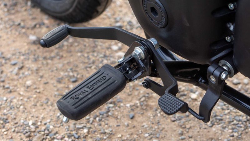 2021-royal-enfield-meteor-350---heel-toe-shifter.jpg