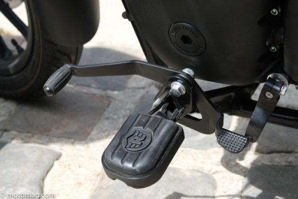 royal-enfield-meteor-350-motomag-essai-a2-selecteur-27bbc-c1d3a.jpg