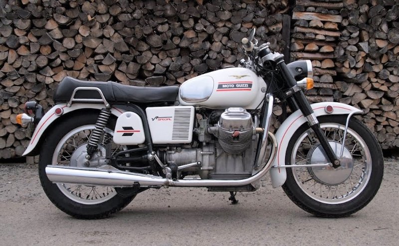 Moto Guzzi V7 Spéciale.jpg
