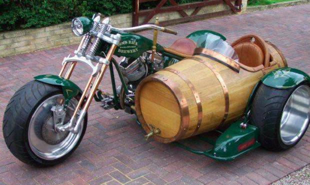 MOTO AVEC FUT DE BIERE INTEGRE !!.jpg