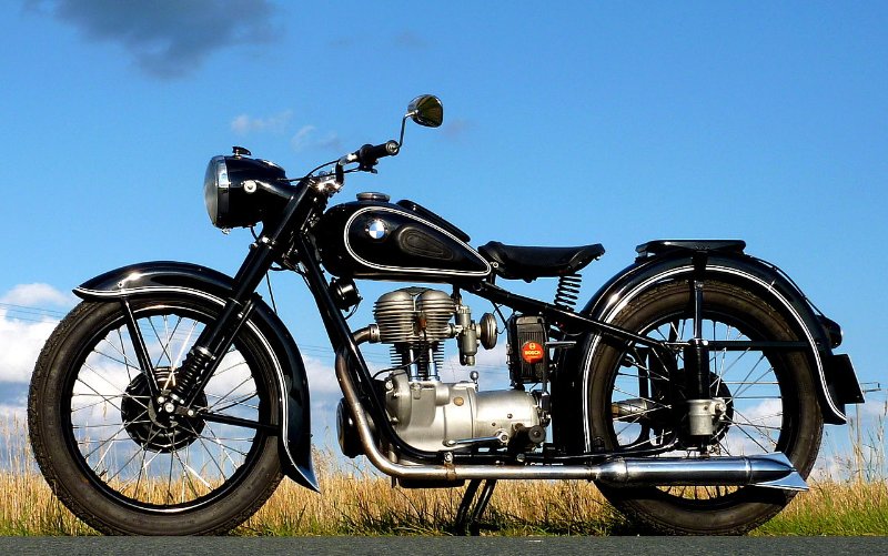 1280px-BMW_R25_(1950).JPG