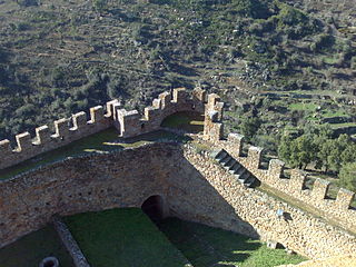 320px-Pormenor_da_muralha_do_castelo_de_Belver.jpg