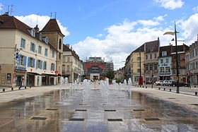 280px-Lons-le-Saunier_-_Place_de_la_liberté_5.jpg