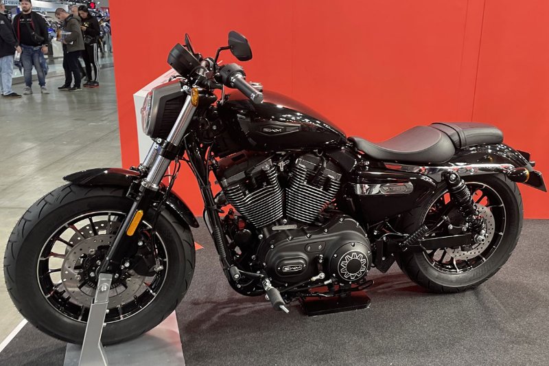 cruiser-swm-custom-v1200-profil_hd.jpg