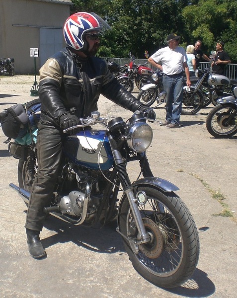 Komar et sa T140.jpg