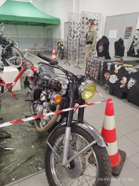 VIEUX PISTONS 2 2023.jpg