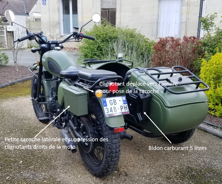 Bidon et sacoche latérale.png