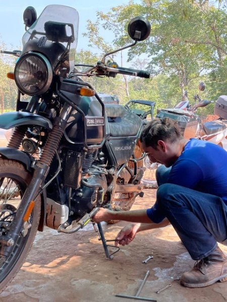 on démonte sur le bord de la route dans un garage bouÏ-bouï.jpg